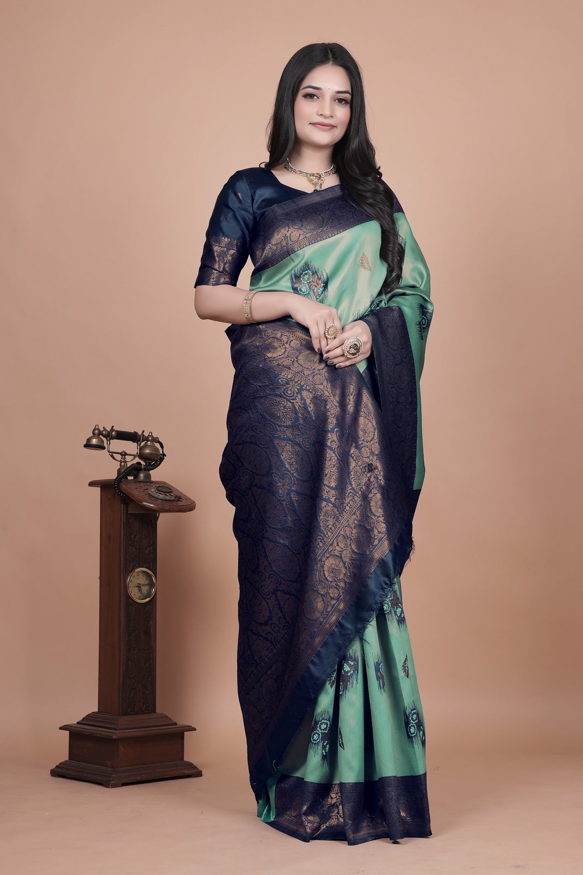Stunning Green and Blue Silk Saree with Floral Patterns and Zari Work – Ideal for Special Occasions