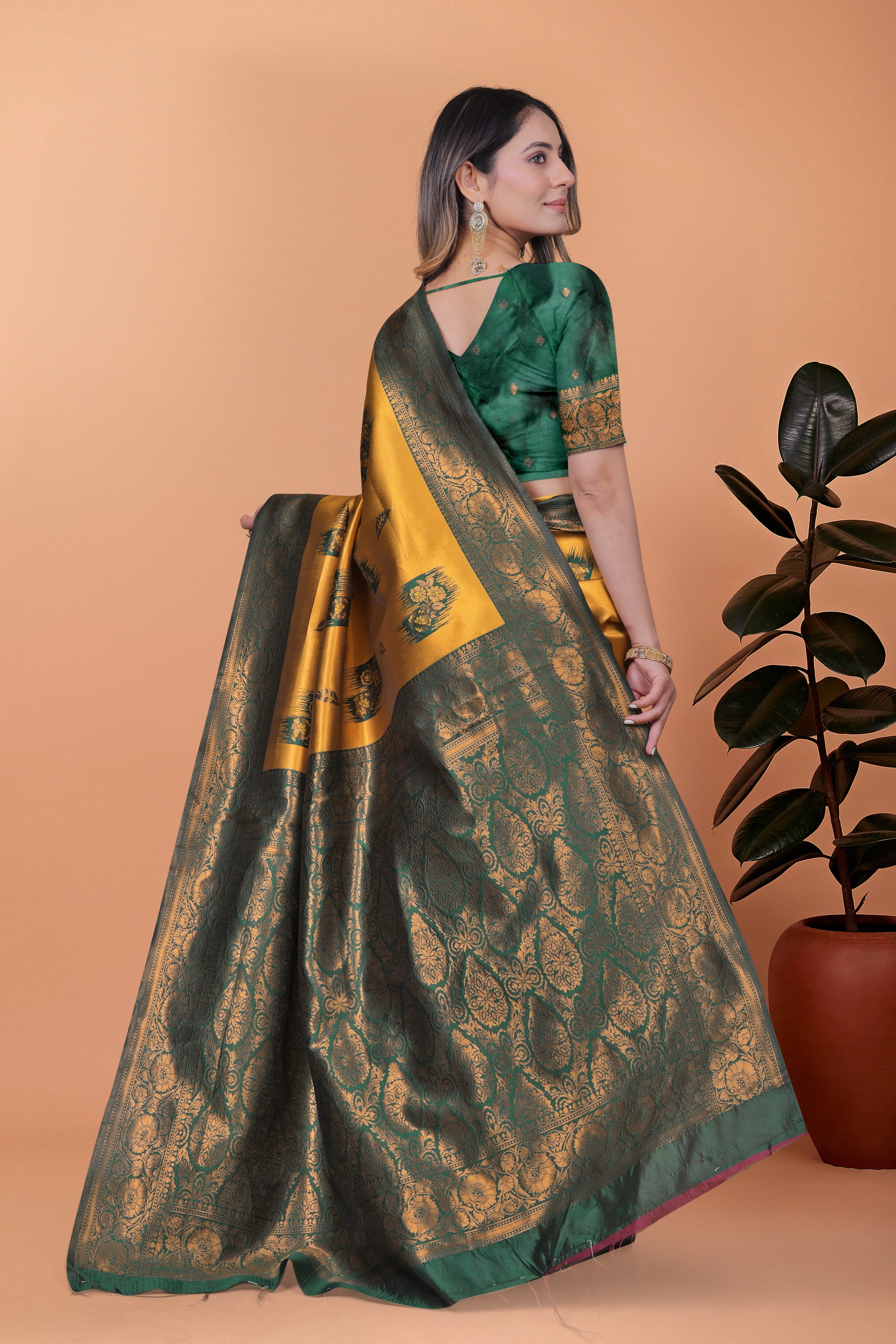 Exquisite Gold and Green Silk Saree with Golden Zari Border – Wedding & Party Wear Saree