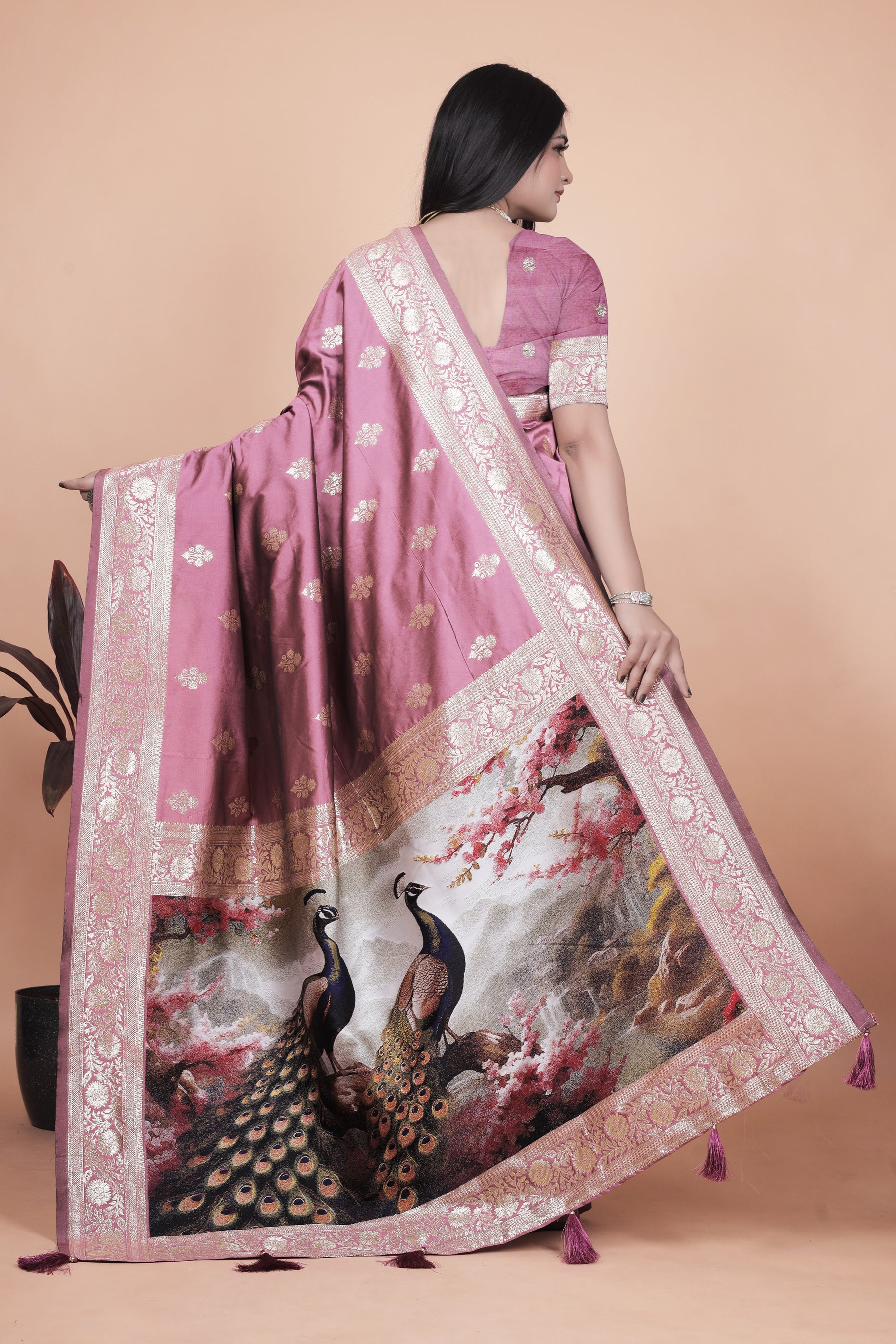 Graceful Lilac Saree with Intricate Golden Border and Peacock Art