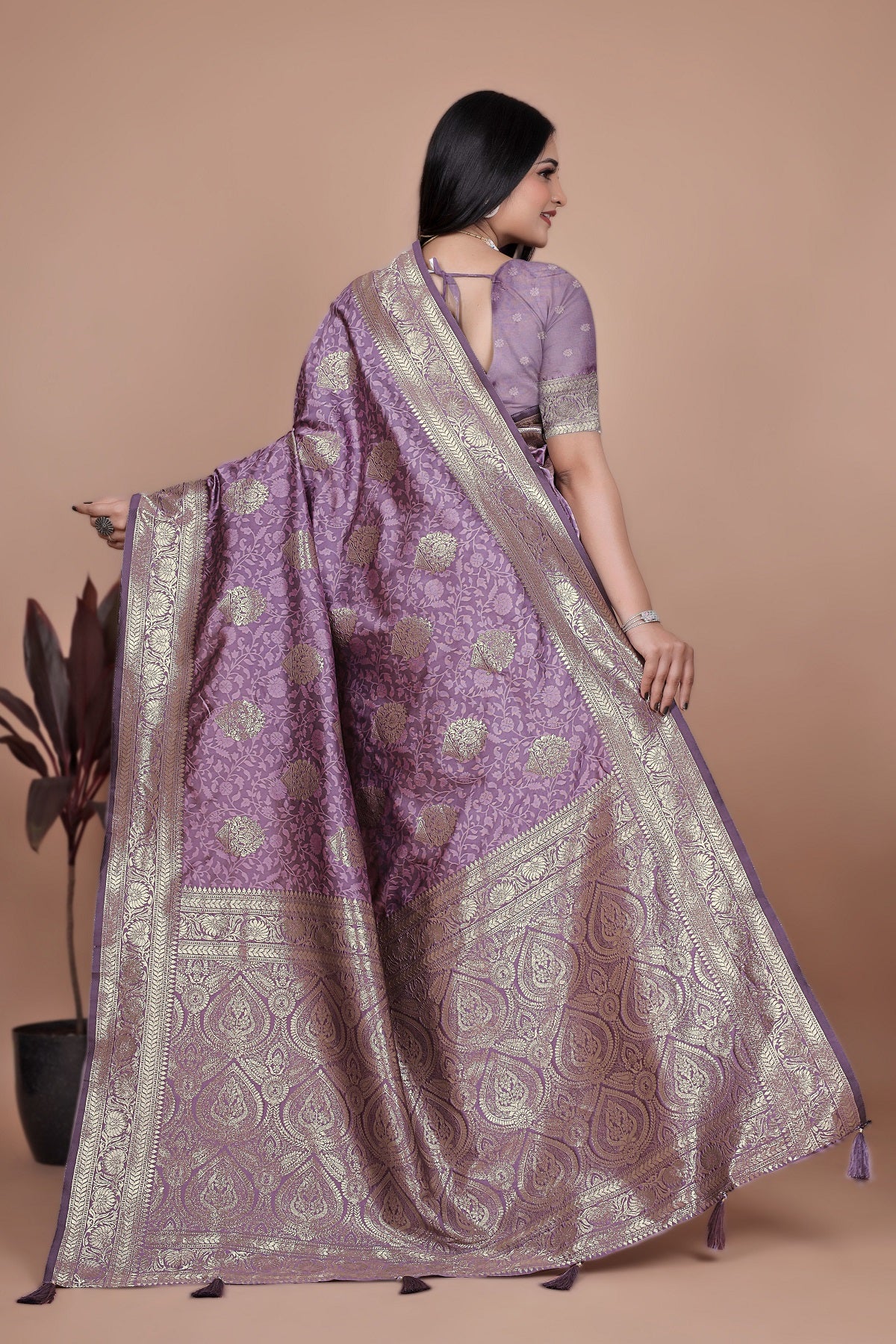 Designer Purple Silk Saree with Golden Zari Borders – Ideal for Weddings and Special Occasions