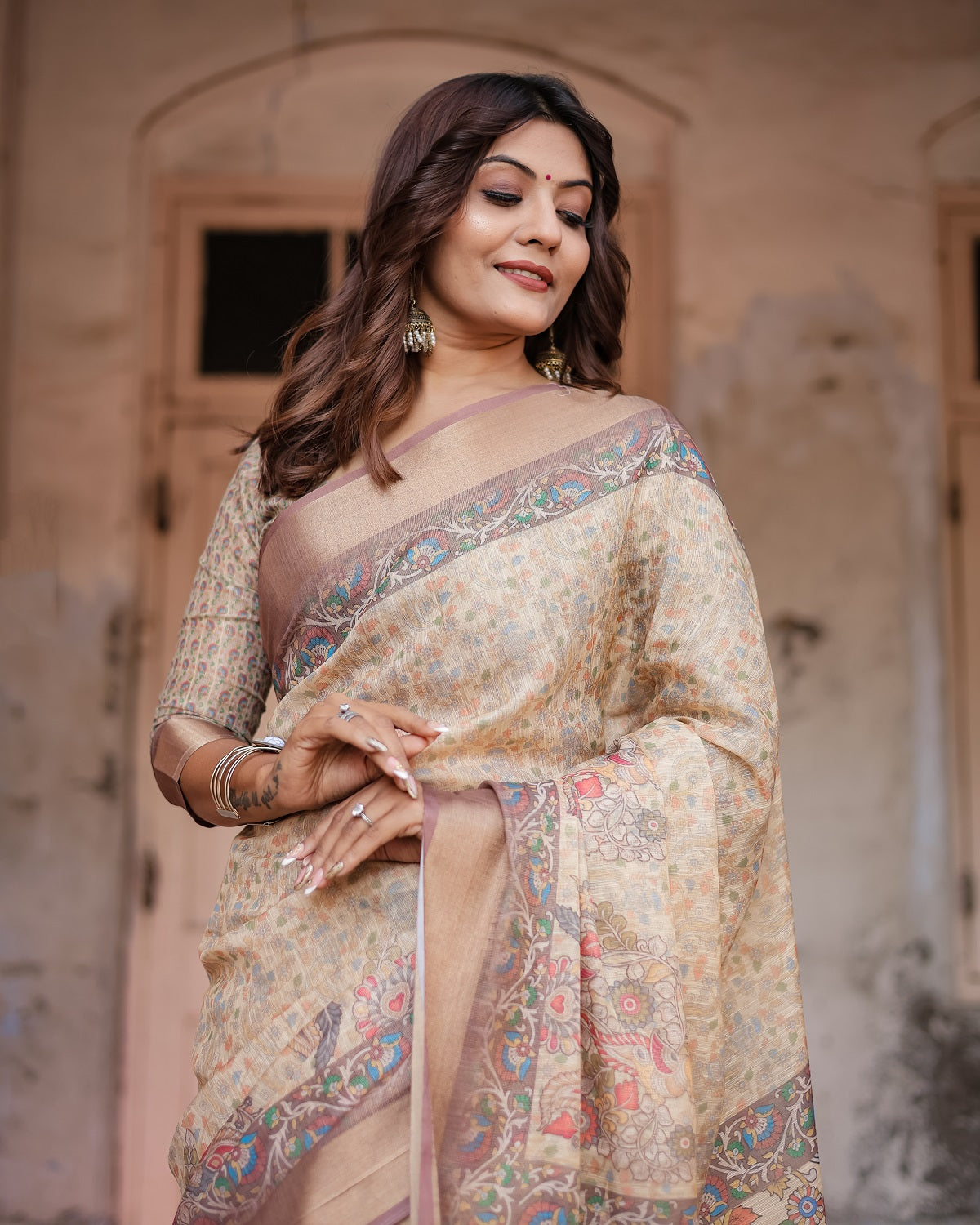 Printed Off White Linen Saree for Women with Multicolor Pallu and Ethnic Border – Lightweight Casual Wear