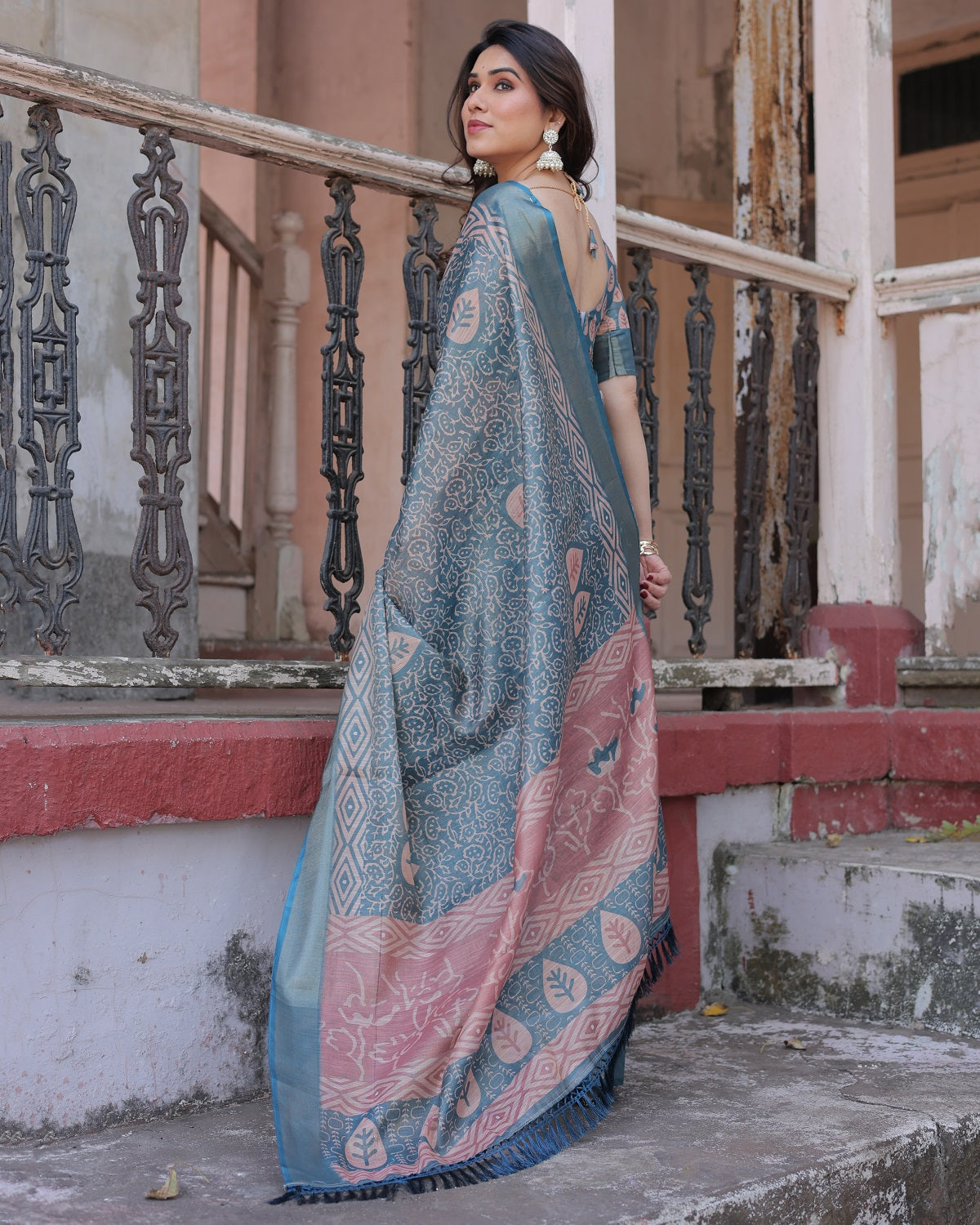 Printed Teal Linen Saree for Women with Multicolor Pallu and Ethnic Border – Lightweight Casual Wear