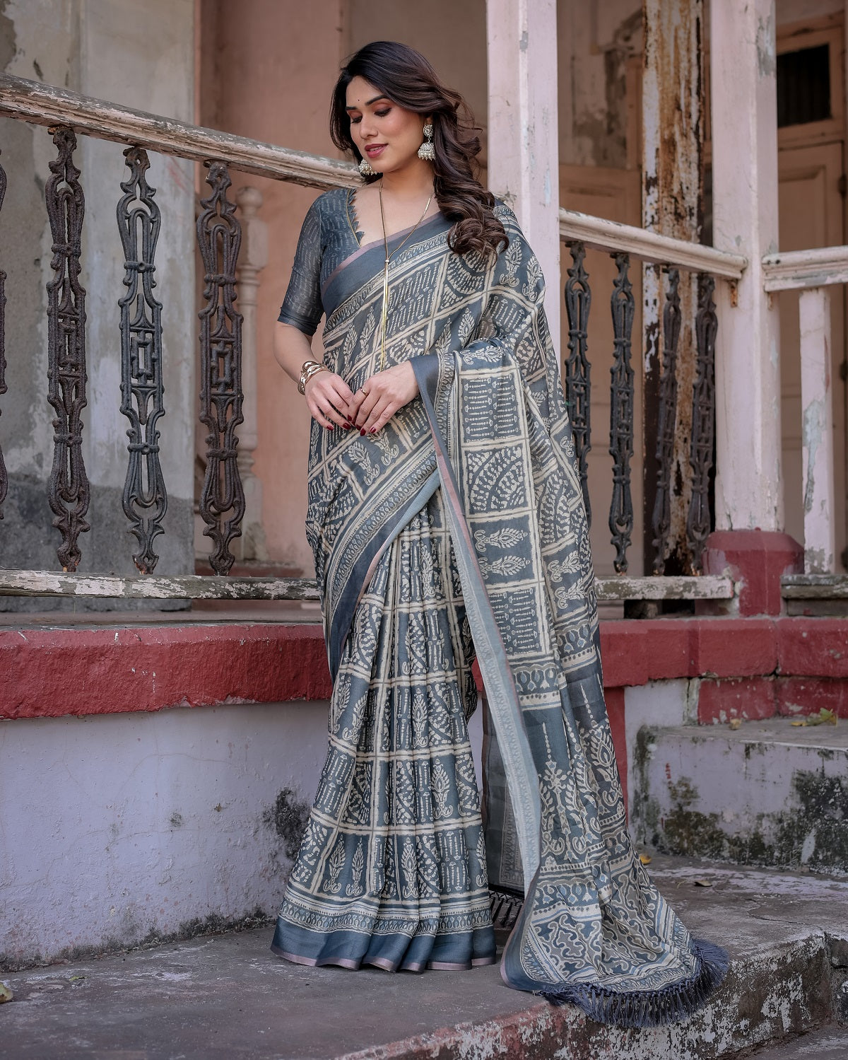 Printed Grey  Linen Saree for Women with Multicolor Pallu and Ethnic Border – Lightweight Casual Wear
