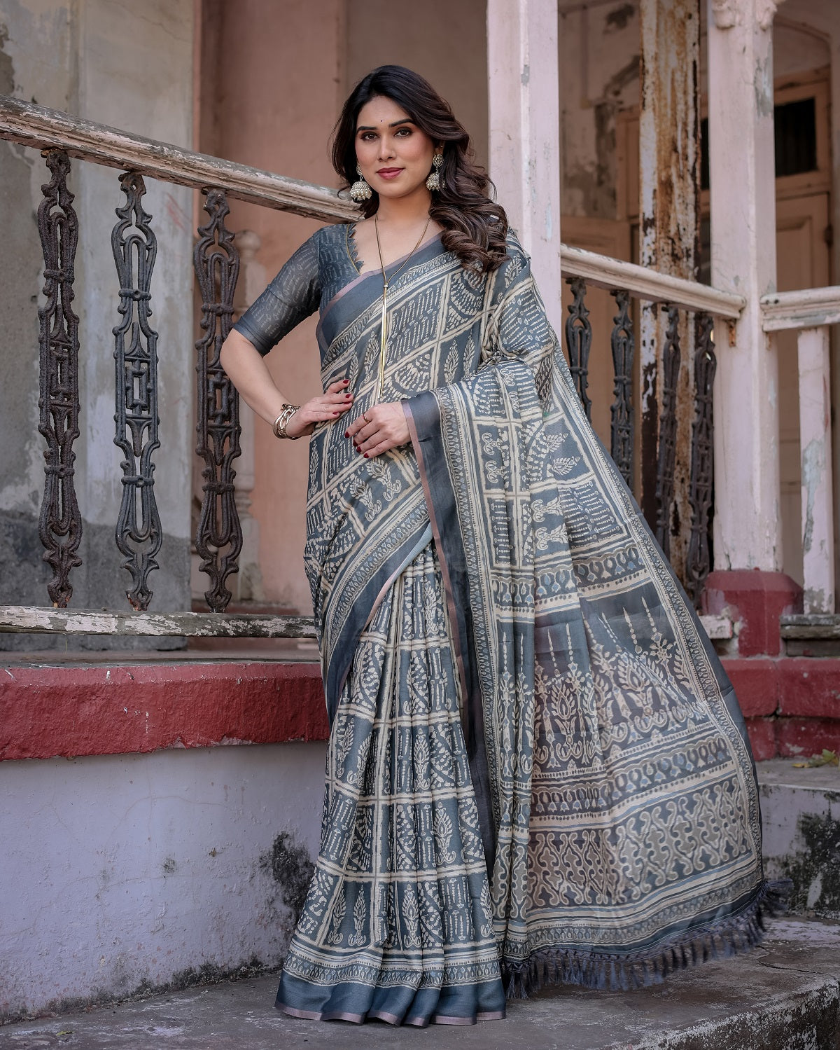 Printed Grey  Linen Saree for Women with Multicolor Pallu and Ethnic Border – Lightweight Casual Wear