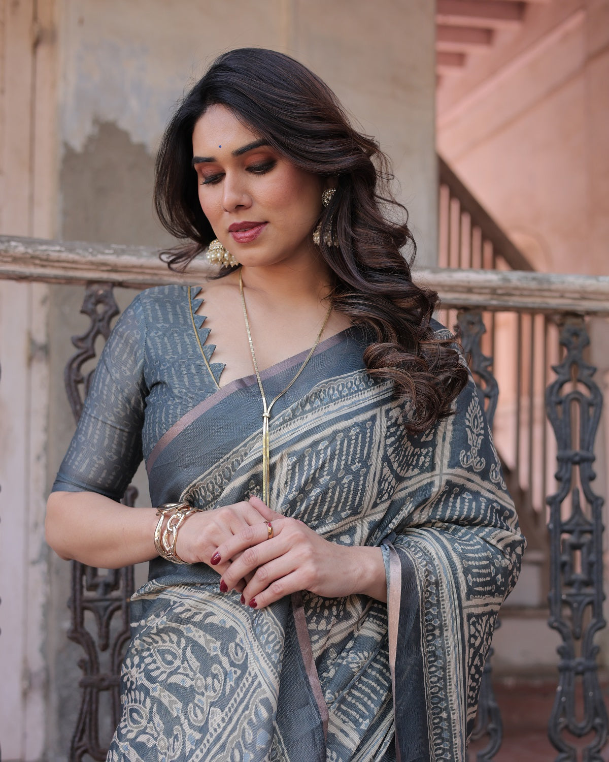 Printed Grey  Linen Saree for Women with Multicolor Pallu and Ethnic Border – Lightweight Casual Wear