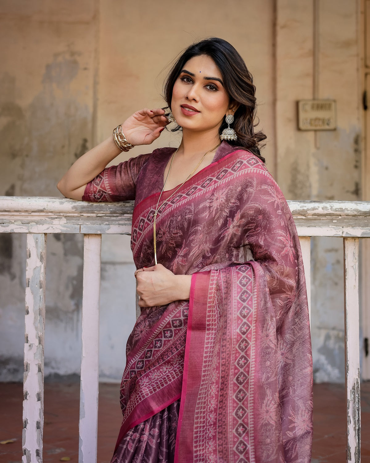 Printed Onion Linen Saree for Women with Multicolor Pallu and Ethnic Border – Lightweight Casual Wear