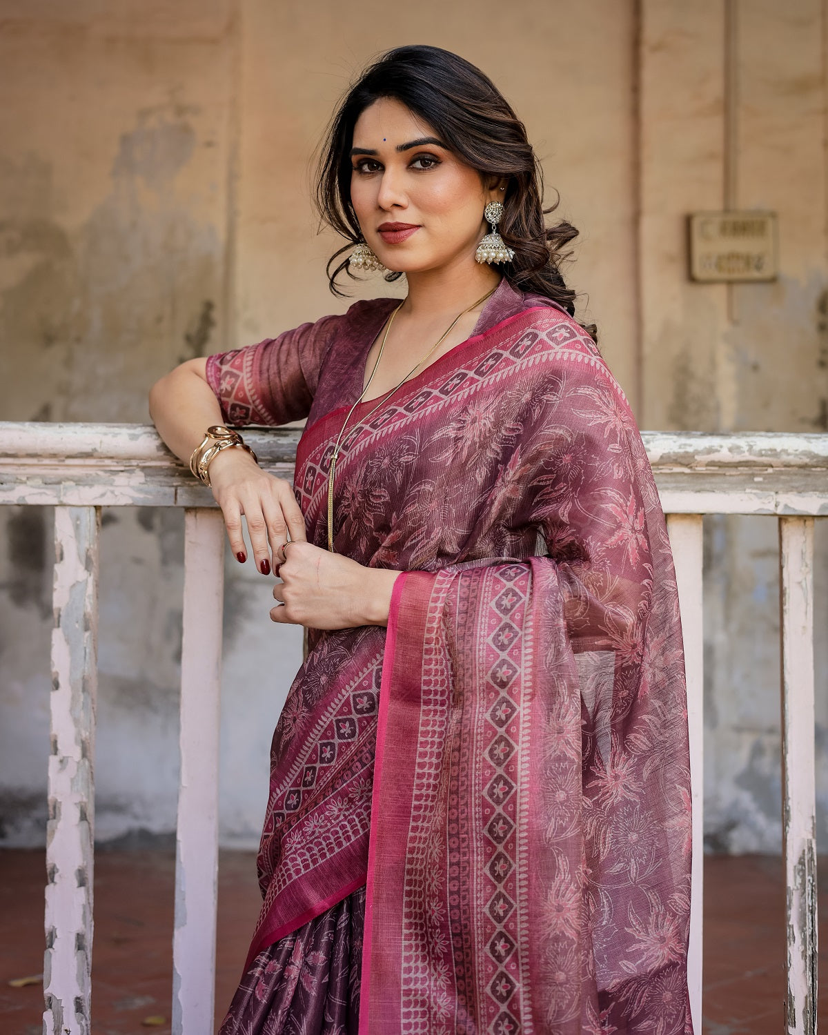 Printed Onion Linen Saree for Women with Multicolor Pallu and Ethnic Border – Lightweight Casual Wear