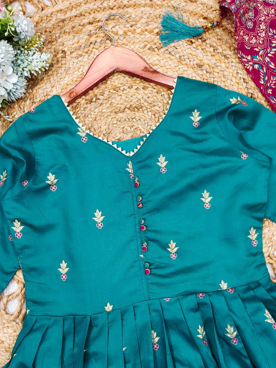 Elegant Ivory Embroidered Kurta Set with Designer Jacquard Dupatta