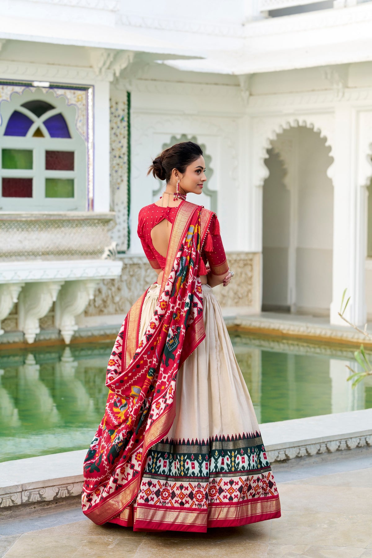 Glamgait Cream Patola Lehenga Choli with Red Banarasi Dupatta