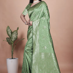 Beautiful Green Silk Saree with Rich Zari Work – Traditional Indian Wear for Women