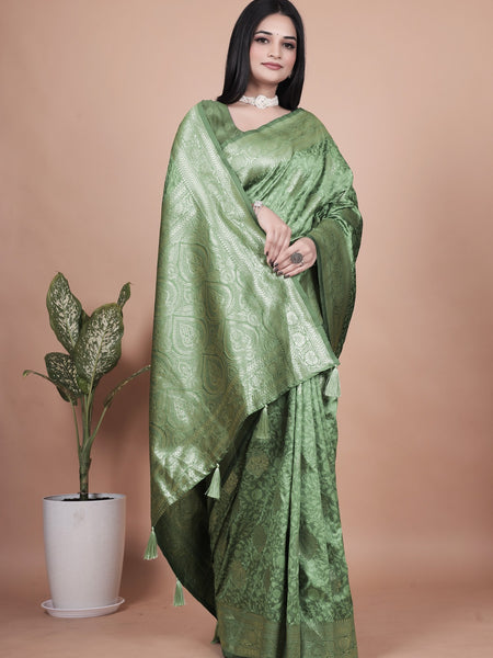 Beautiful Green Silk Saree with Rich Zari Work – Traditional Indian Wear for Women