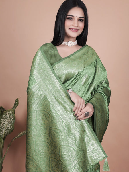 Beautiful Green Silk Saree with Rich Zari Work – Traditional Indian Wear for Women