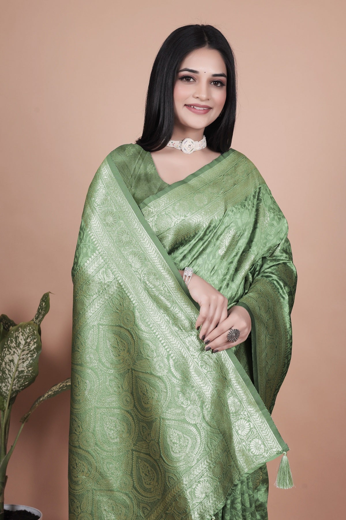 Beautiful Green Silk Saree with Rich Zari Work – Traditional Indian Wear for Women