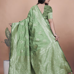 Beautiful Green Silk Saree with Rich Zari Work – Traditional Indian Wear for Women