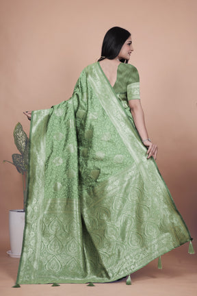 Beautiful Green Silk Saree with Rich Zari Work – Traditional Indian Wear for Women