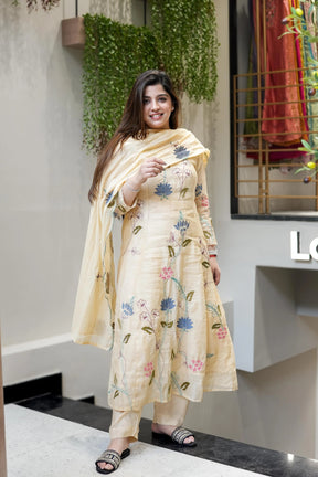Cream Floral Embroidered Kurta Set with Dupatta