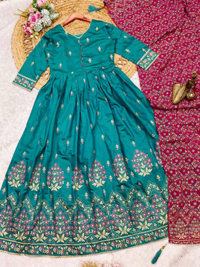 Elegant Ivory Embroidered Kurta Set with Designer Jacquard Dupatta