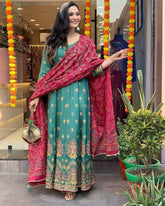 Elegant Ivory Embroidered Kurta Set with Designer Jacquard Dupatta