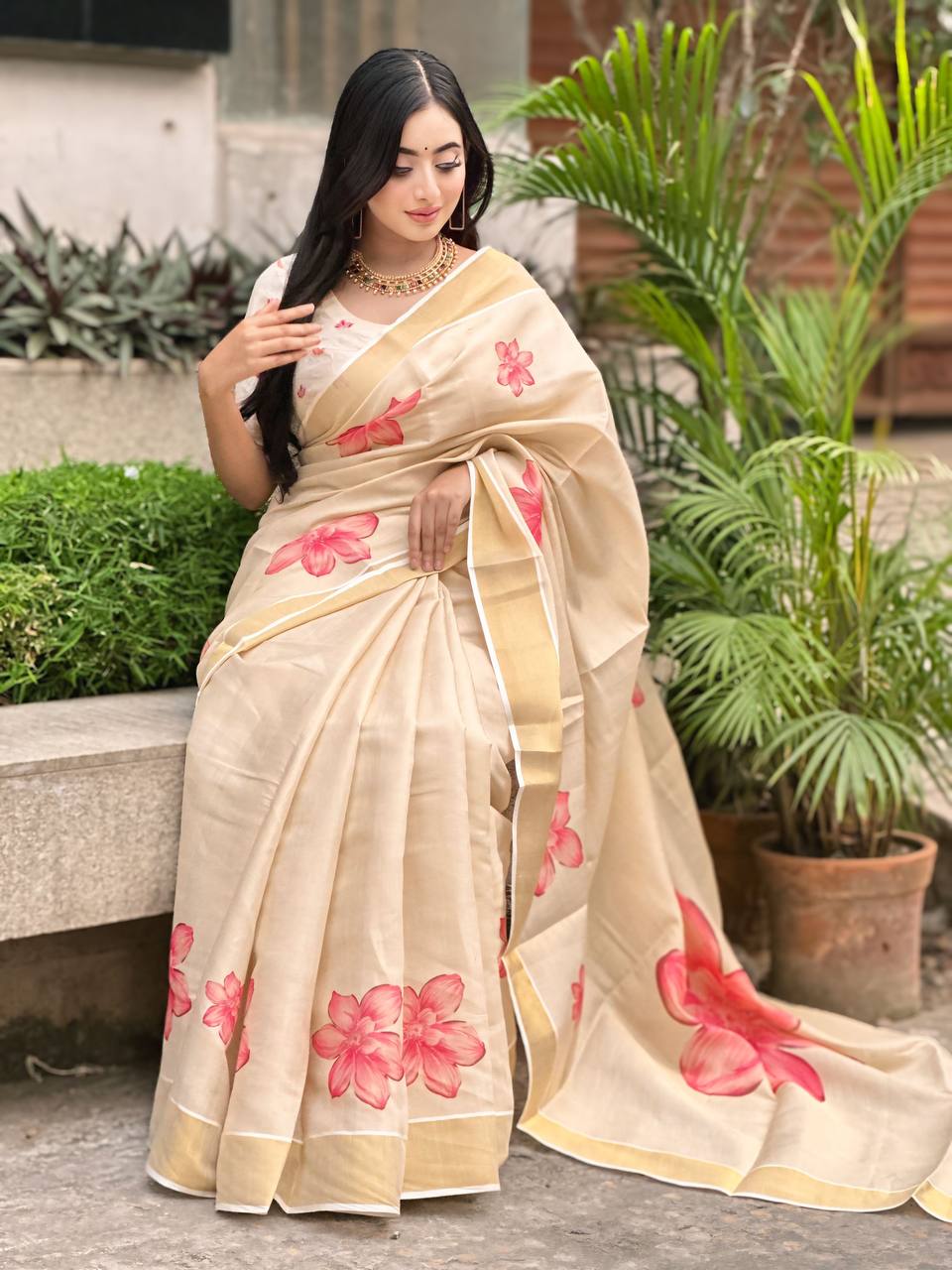 Beige Soft Banarasi Saree with Red Floral Prints – Soft & Lightweight Party Wear Saree for Women