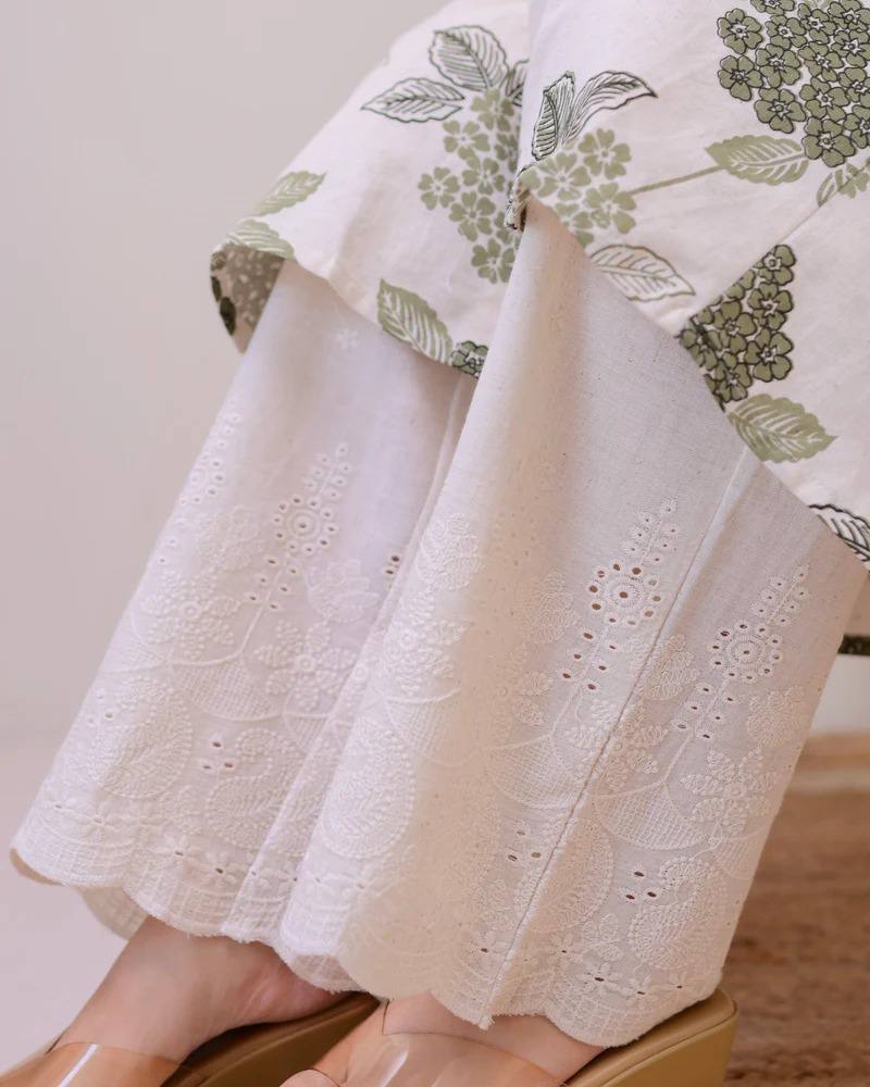 Off White & Olive Green Floral Printed Sleeveless Long Kurta with Palazzo