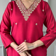 Women Red Embroidered Kurta Set with Floral Organza Dupatta