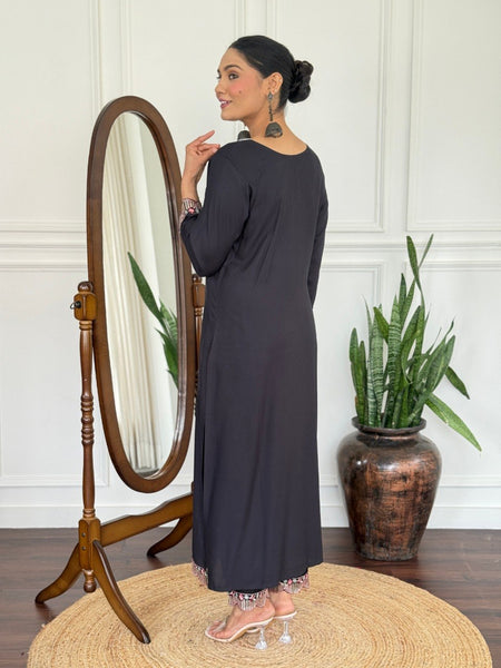 Women Black Embroidered Kurta Set with Floral Organza Dupatta