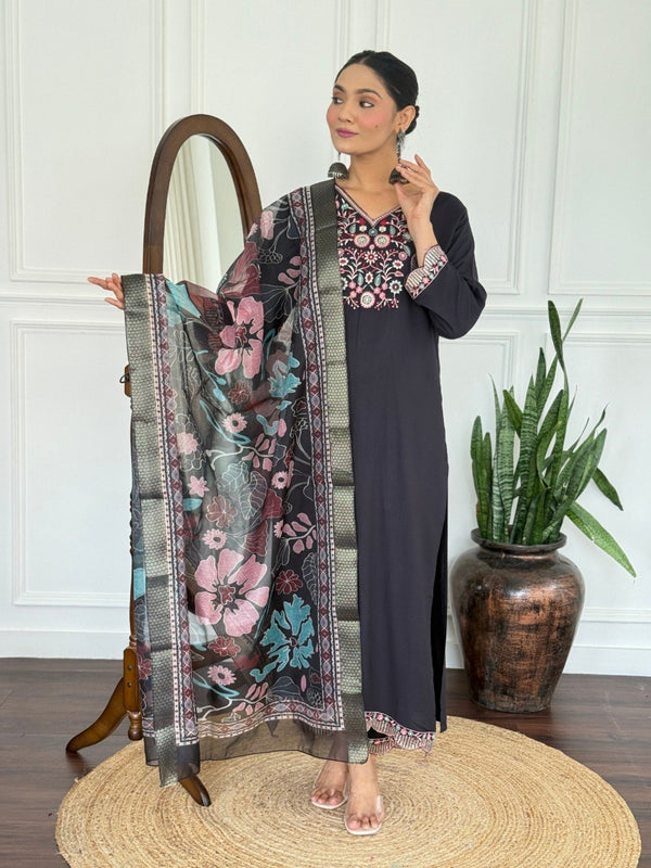 Women Black Embroidered Kurta Set with Floral Organza Dupatta