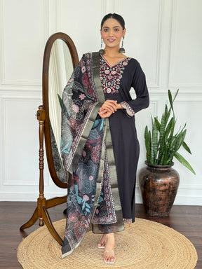 Women Black Embroidered Kurta Set with Floral Organza Dupatta