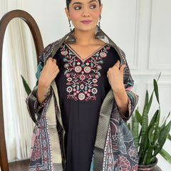 Women Black Embroidered Kurta Set with Floral Organza Dupatta