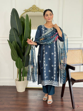 Women Teal Blue Embroidered Kurta Set with Floral Organza Dupatta