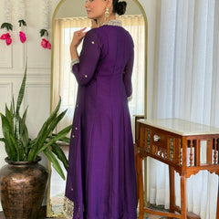 Women Purple Embroidered Kurta Set with Green Dupatta