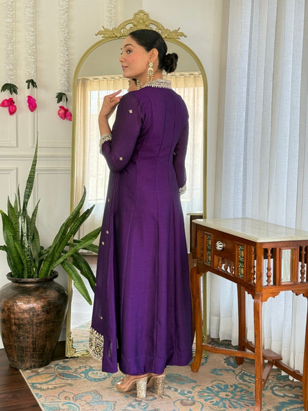 Women Purple Embroidered Kurta Set with Green Dupatta