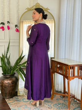Women Purple Embroidered Kurta Set with Green Dupatta