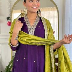 Women Purple Embroidered Kurta Set with Green Dupatta