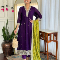 Women Purple Embroidered Kurta Set with Green Dupatta