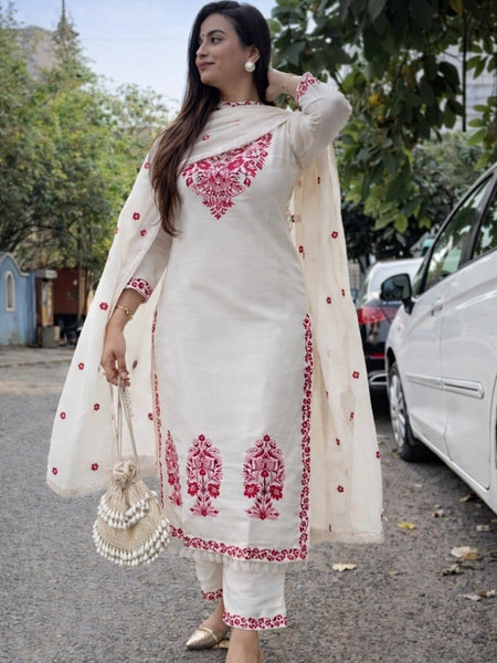 Women Off White Red Embroidered Kurta Set with Dupatta